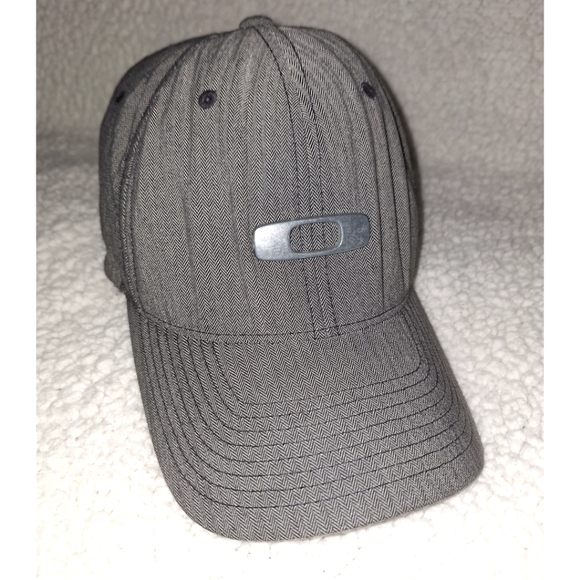 Oakley | Flex-Fit Cap in Grey - Picture 5 of 10